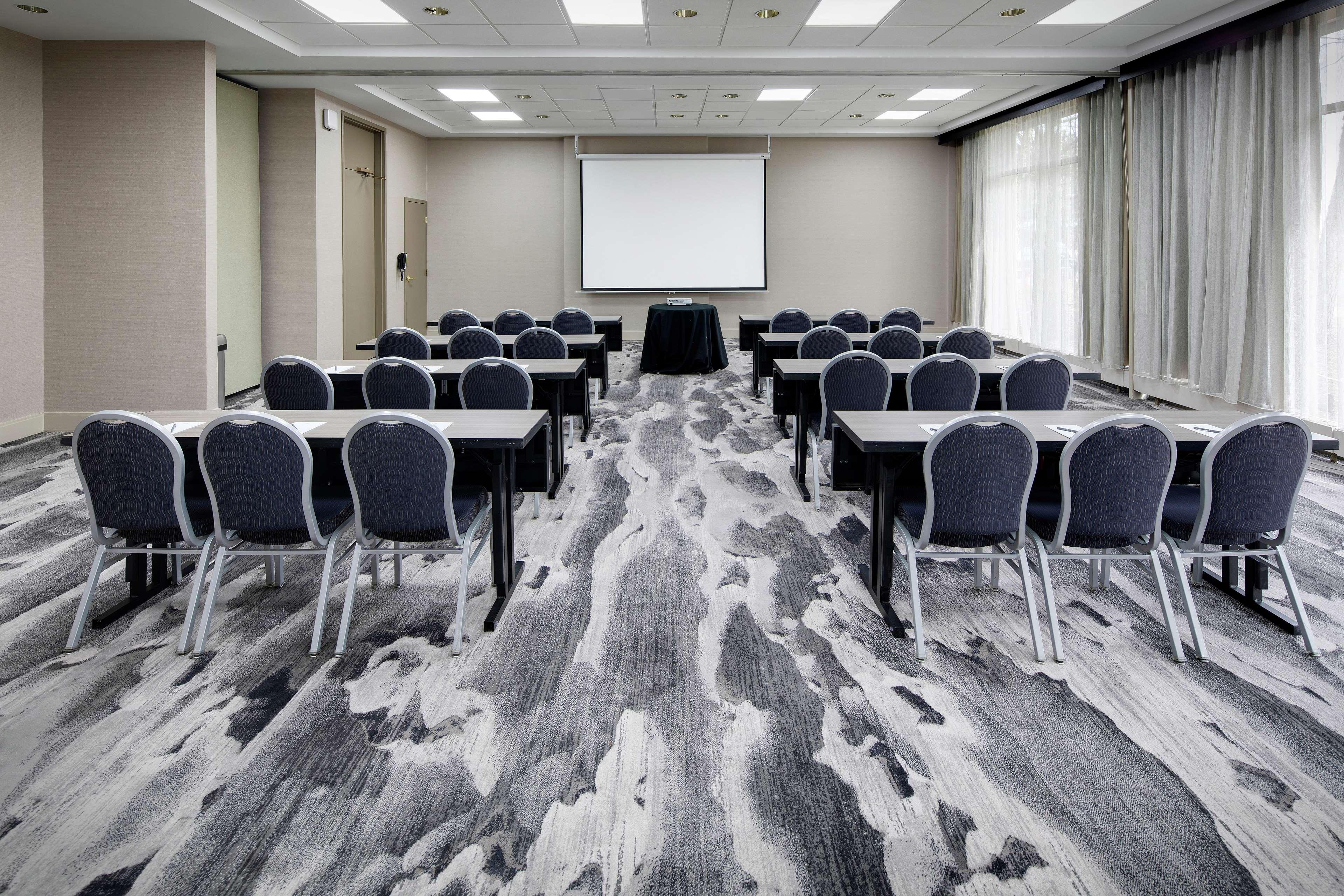 Embassy Suites By Hilton Detroit Troy Auburn Hills Eksteriør billede