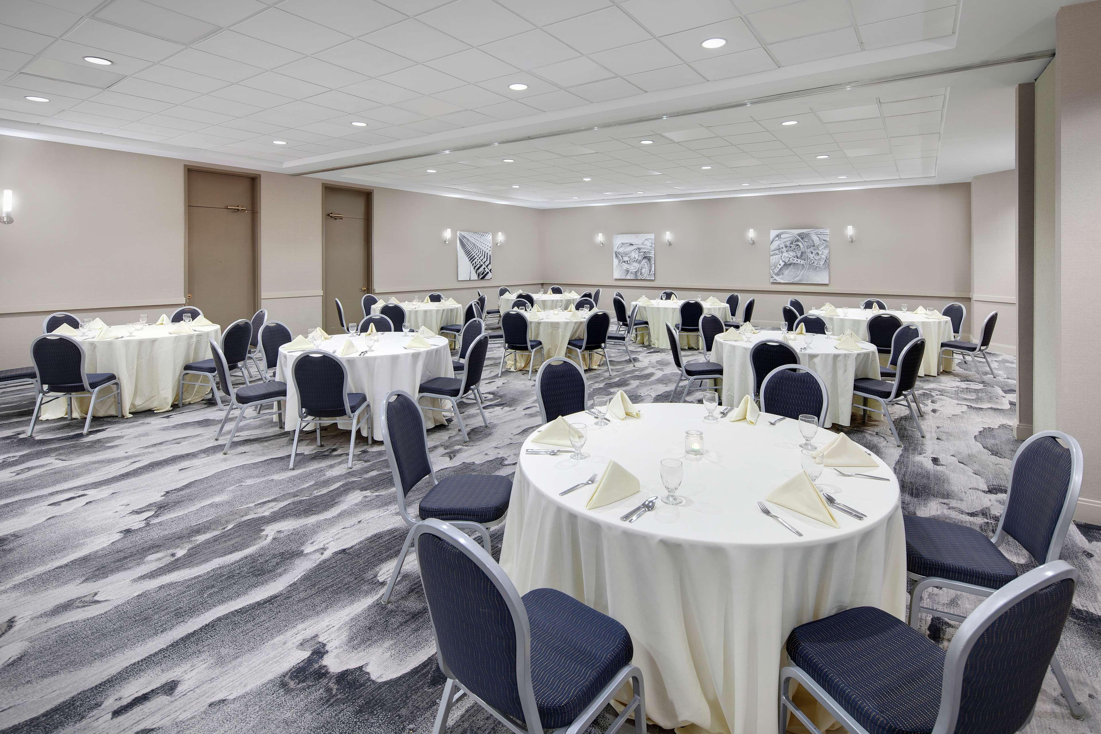 Embassy Suites By Hilton Detroit Troy Auburn Hills Eksteriør billede
