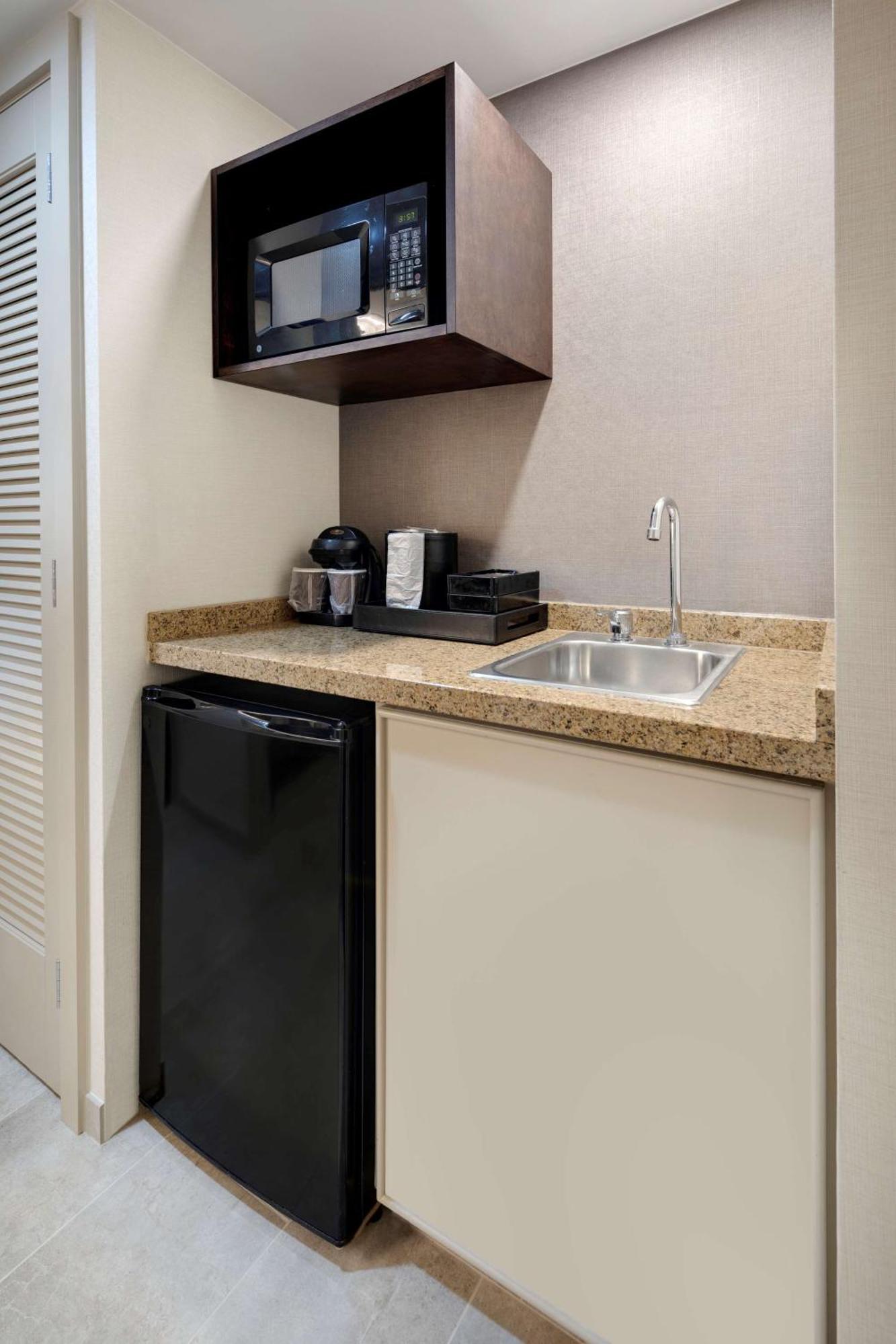 Embassy Suites By Hilton Detroit Troy Auburn Hills Eksteriør billede