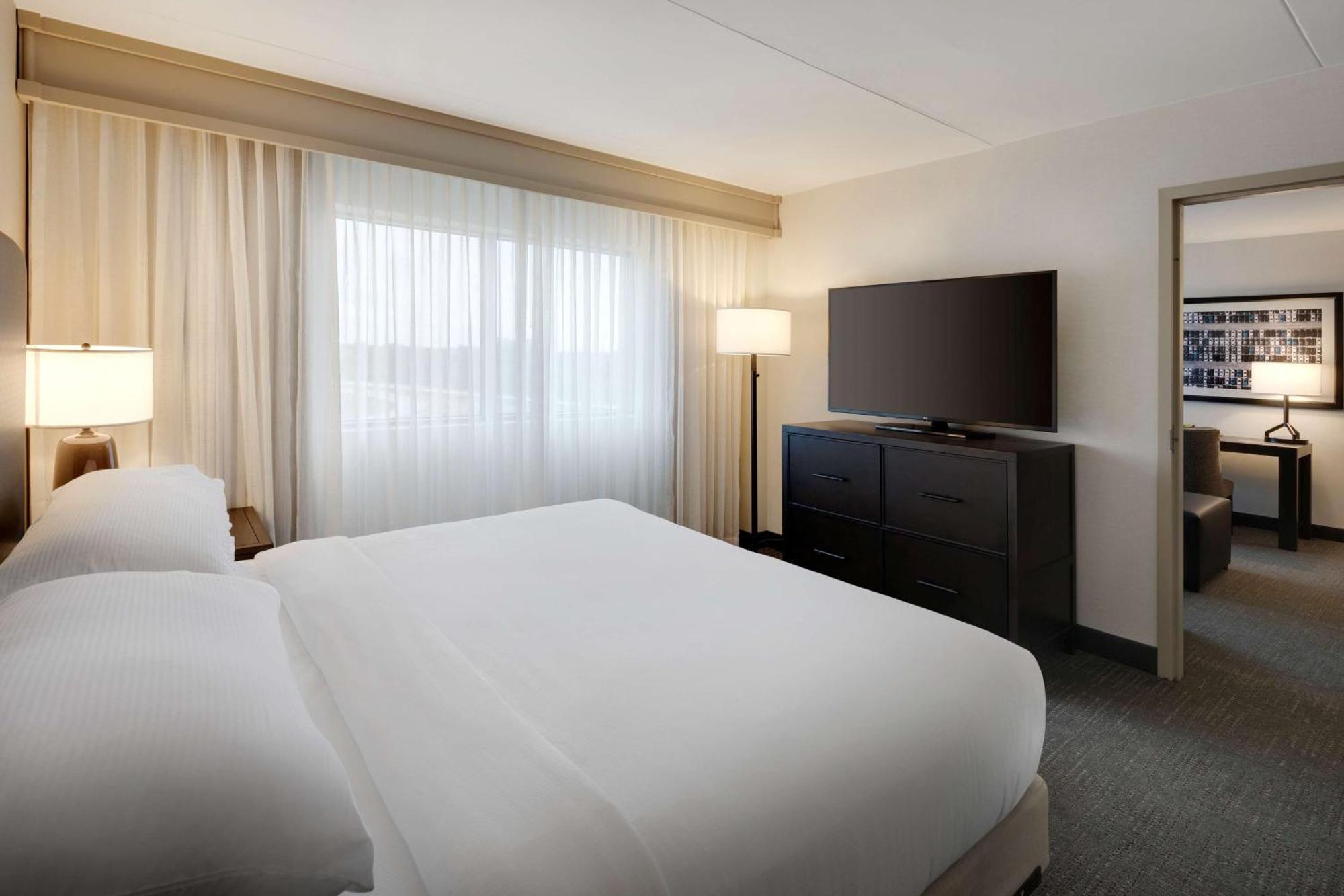 Embassy Suites By Hilton Detroit Troy Auburn Hills Eksteriør billede