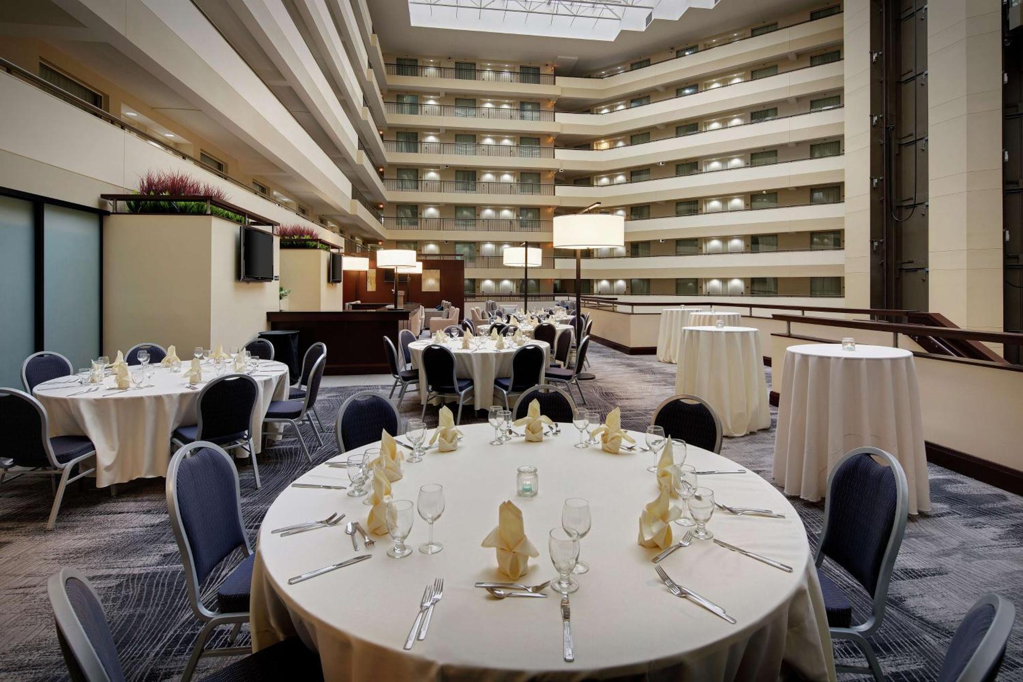 Embassy Suites By Hilton Detroit Troy Auburn Hills Eksteriør billede