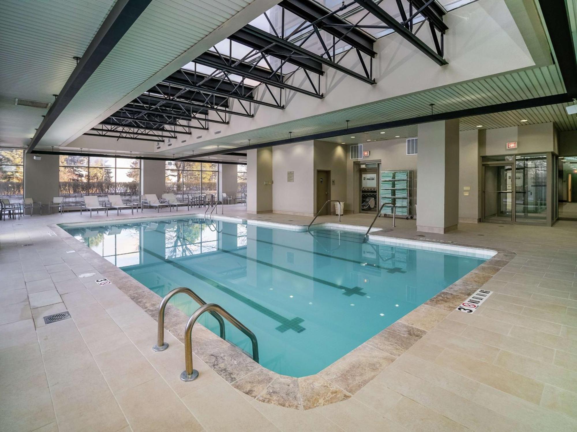 Embassy Suites By Hilton Detroit Troy Auburn Hills Eksteriør billede